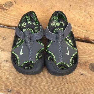 Kids water sandals